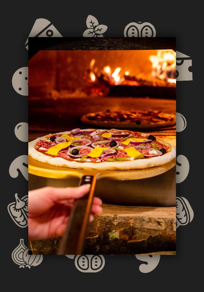 Pizzas artisanales cuites au feu de bois